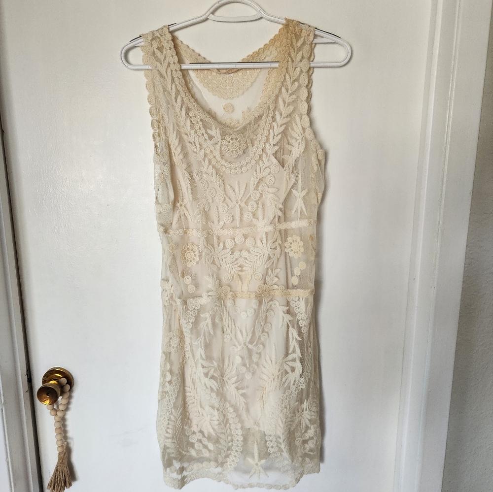 Beige lace express dress